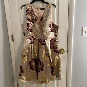 Beautiful Liza Luxe woman’s dress. Perfect for a night out on the town. Size 2X